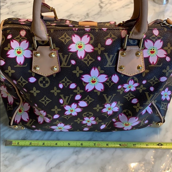 Replica !! Not real .    Purse . Bag . - Picture 5 of 8